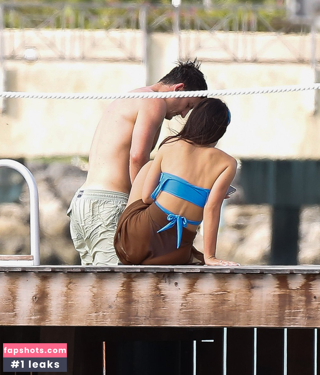 Fern Hawkins nude babe gallery