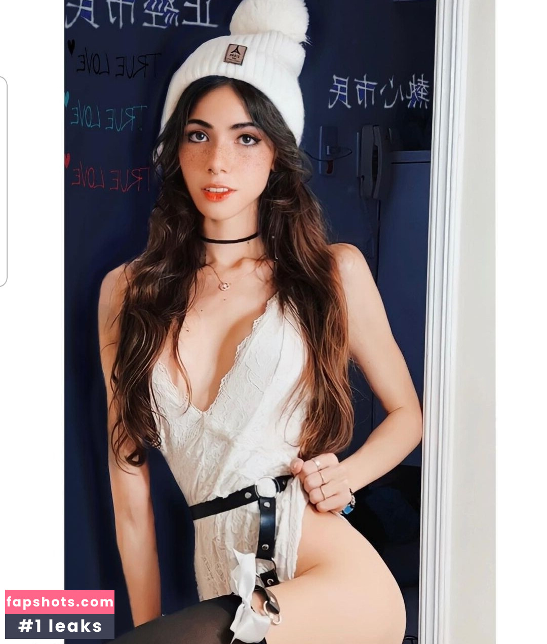 Fernanda Aquino nude babe gallery