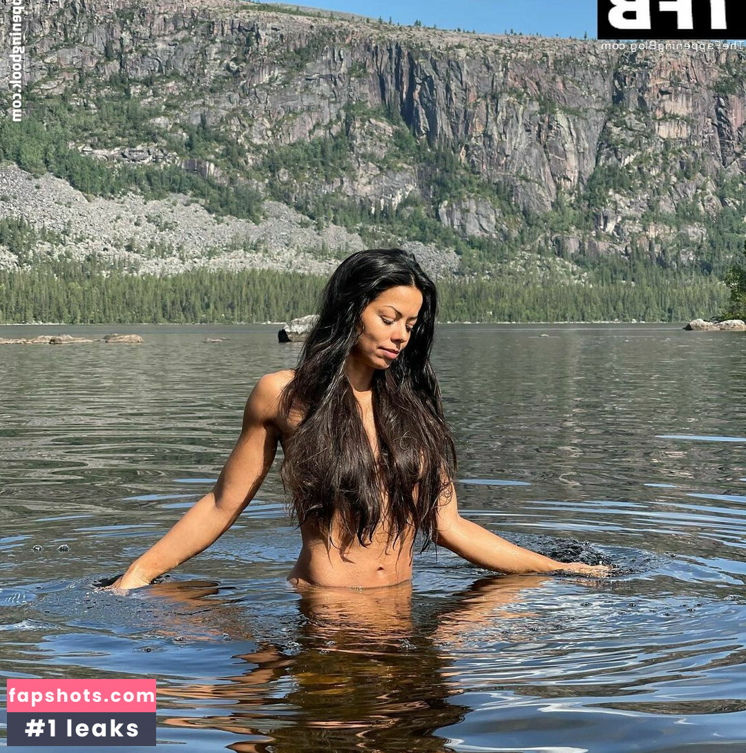 Fernanda Brandao gallery photo #18