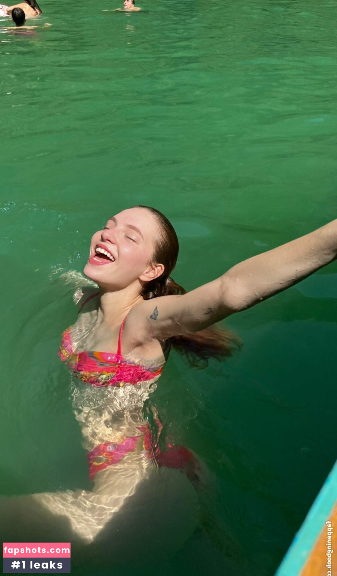 Fernanda Schneider gallery photo #83