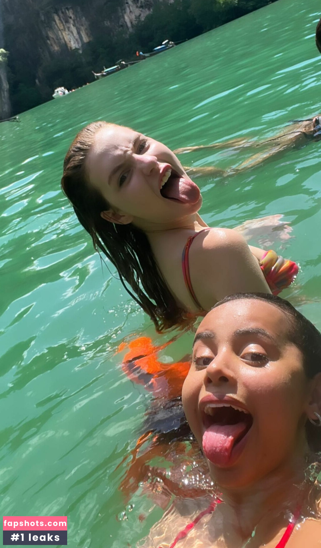 Fernanda Schneider gallery photo #84