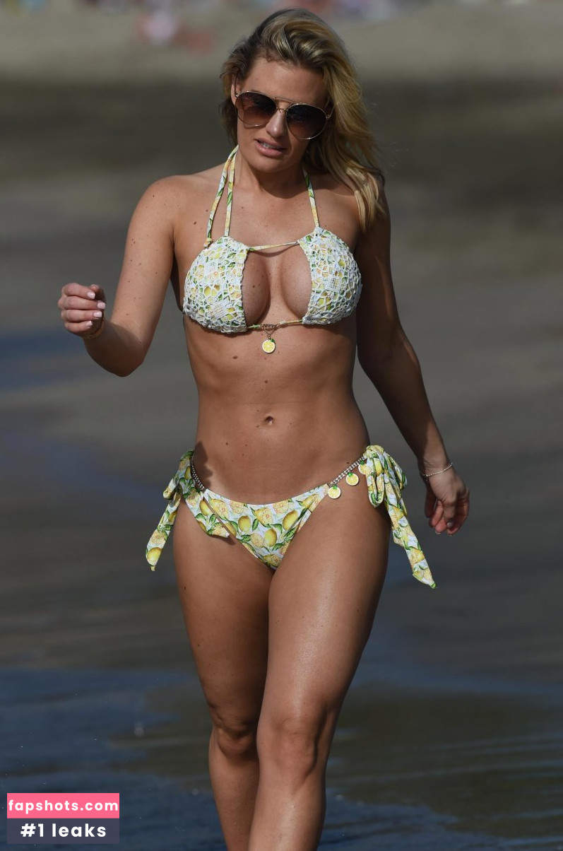 Ferne McCann gallery photo #203