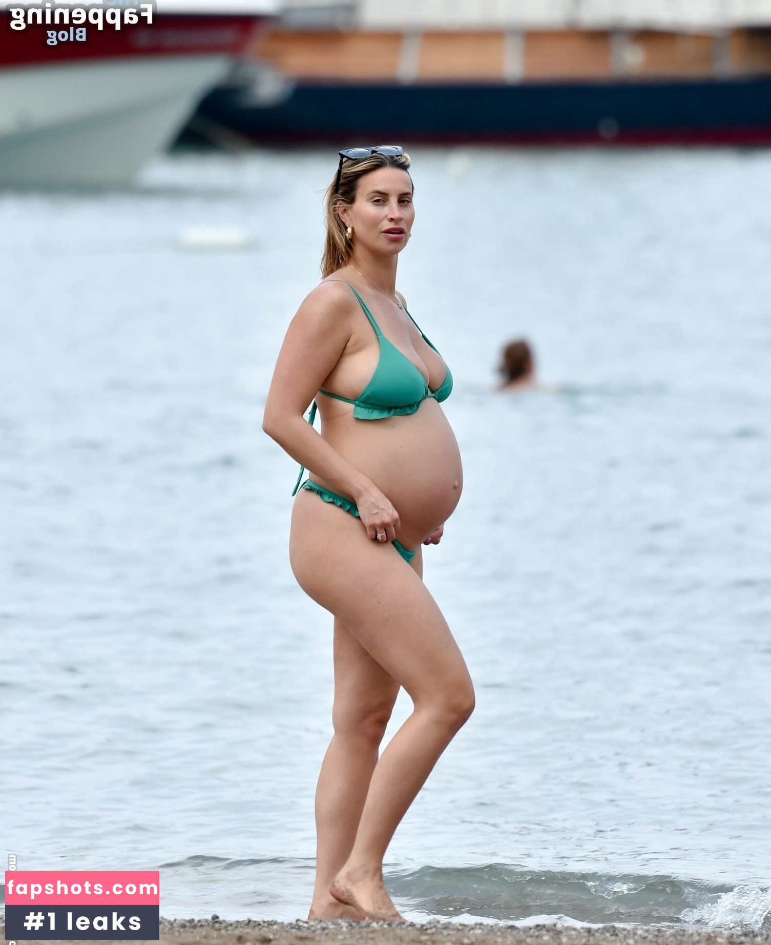 Ferne McCann gallery photo #27