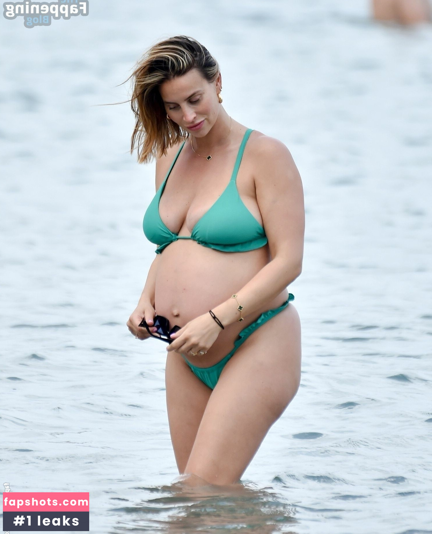 Ferne McCann gallery photo #5