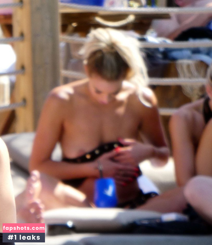 Ferne McCann gallery photo #46