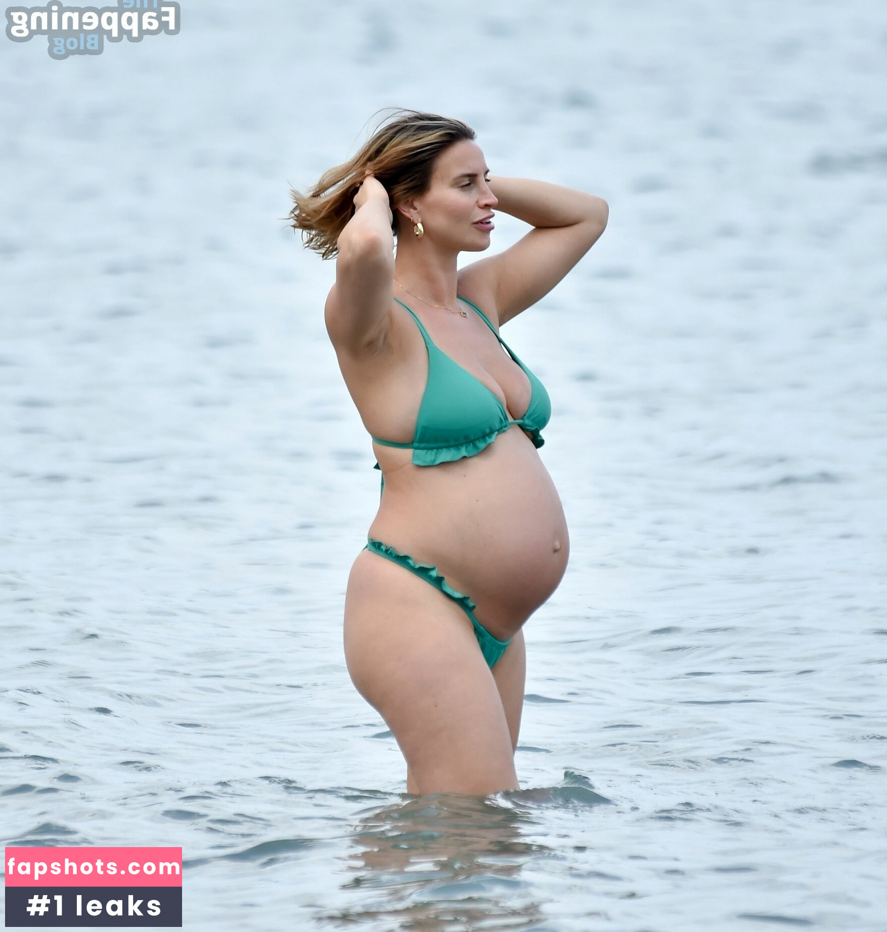 Ferne McCann gallery photo #9