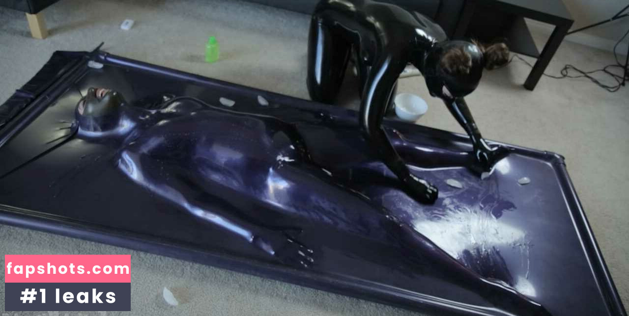 FetishKitsch gallery photo #4