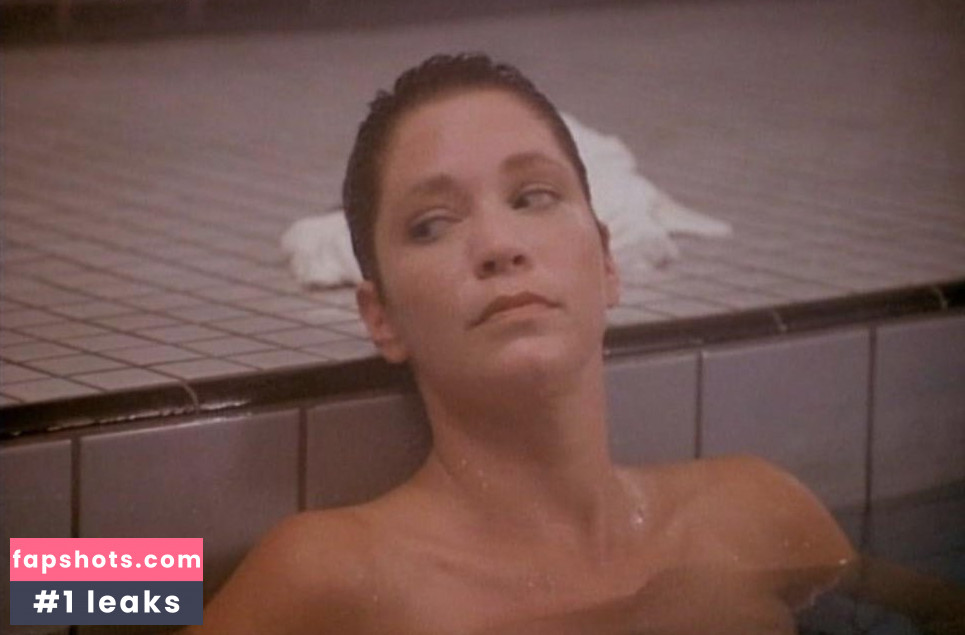 Finn Carter gallery photo #5