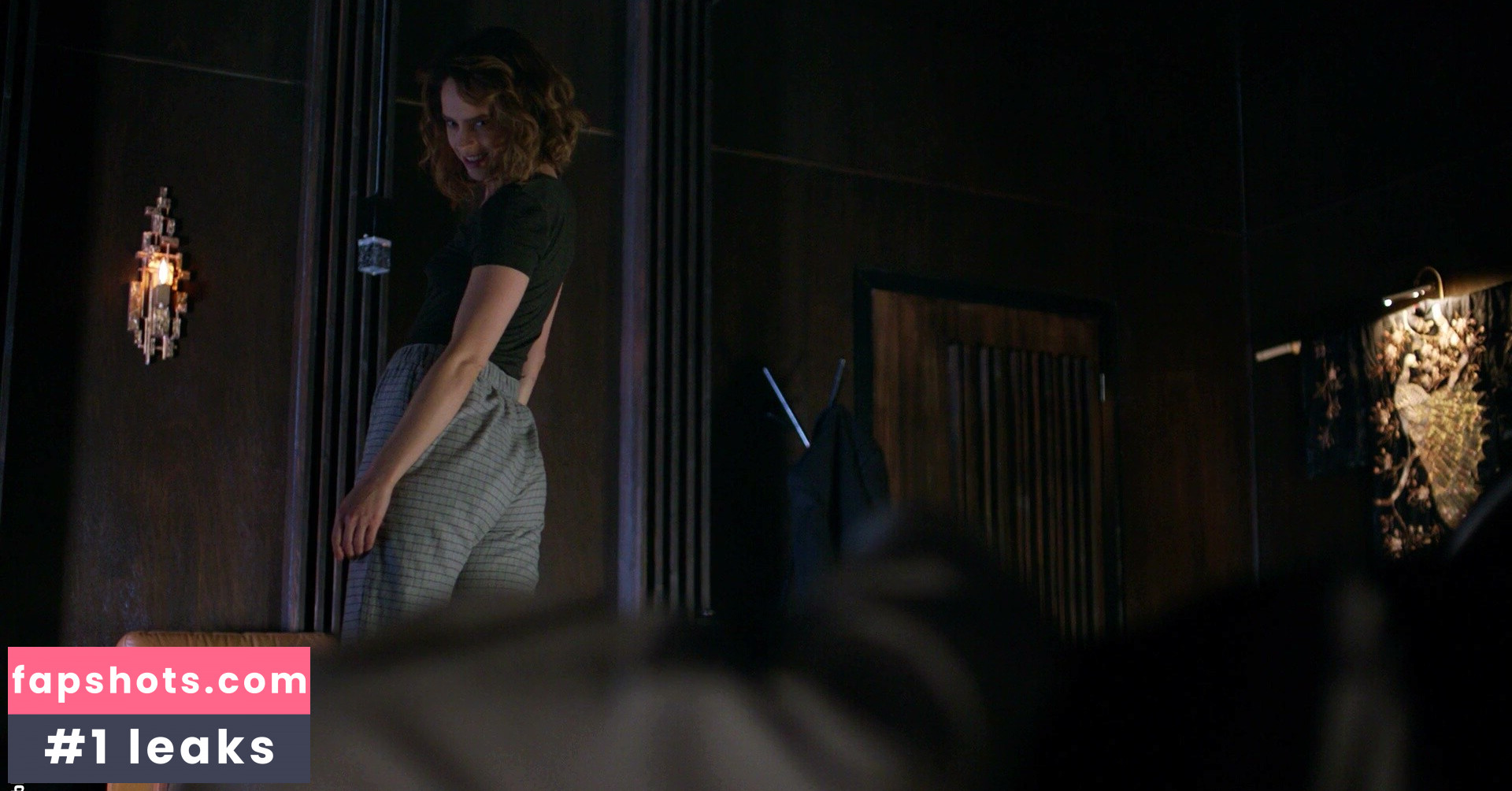 Fiona Dourif gallery photo #14