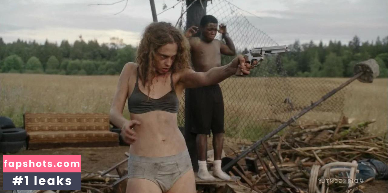 Fiona Dourif gallery photo #22