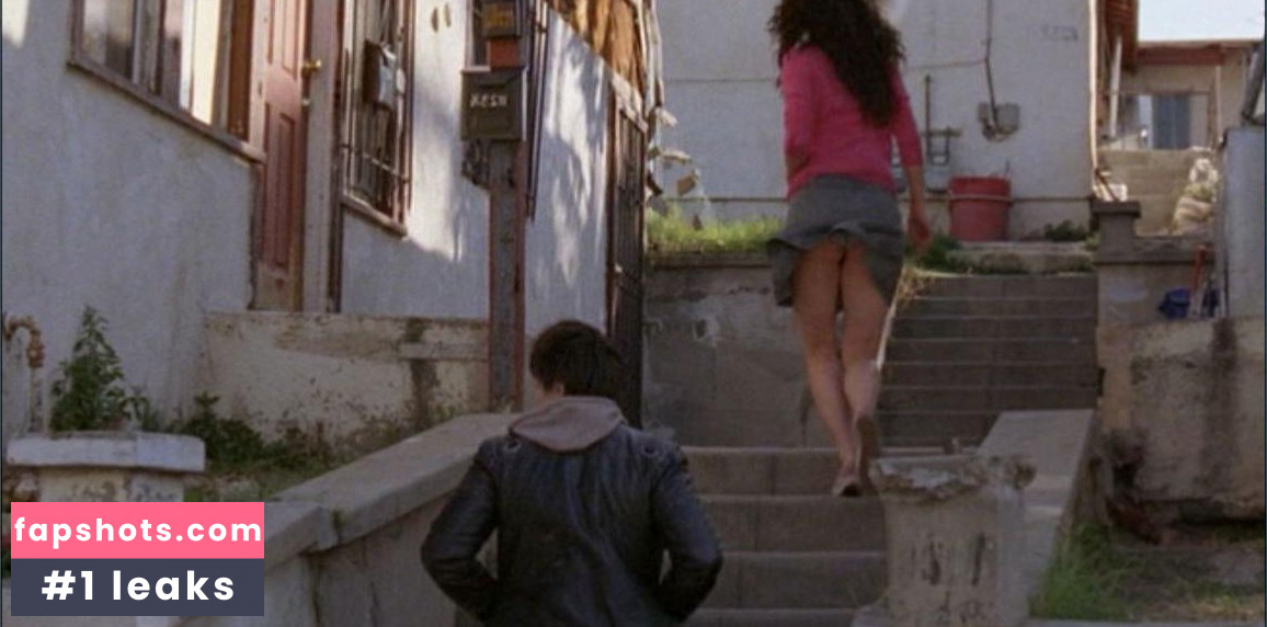 Fiona Dourif gallery photo #24