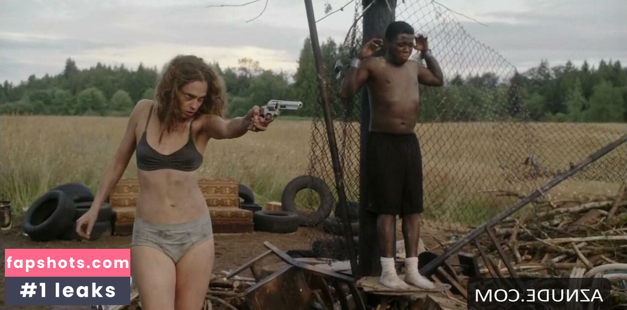 Fiona Dourif gallery photo #4