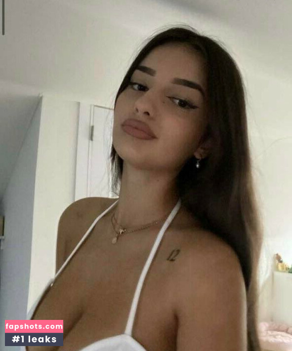 Fiona Duraku gallery photo #31