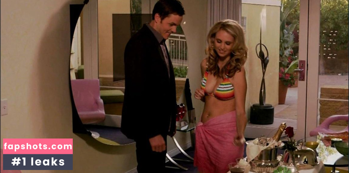 Fiona Gubelmann gallery photo #9