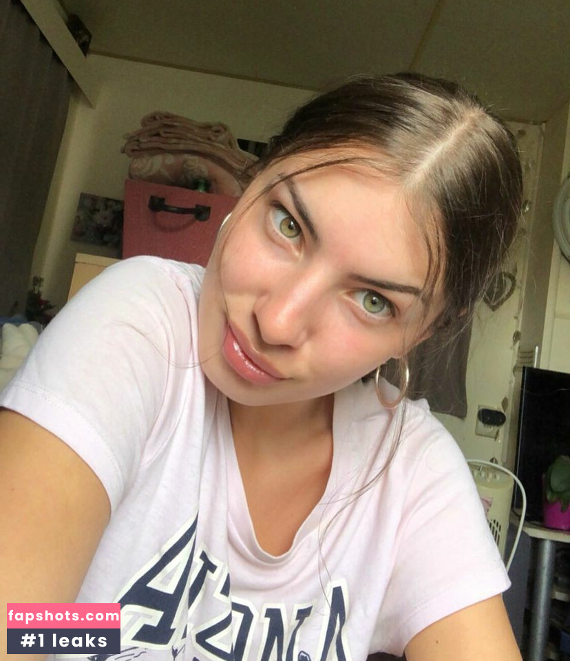 Fiona gallery photo #23