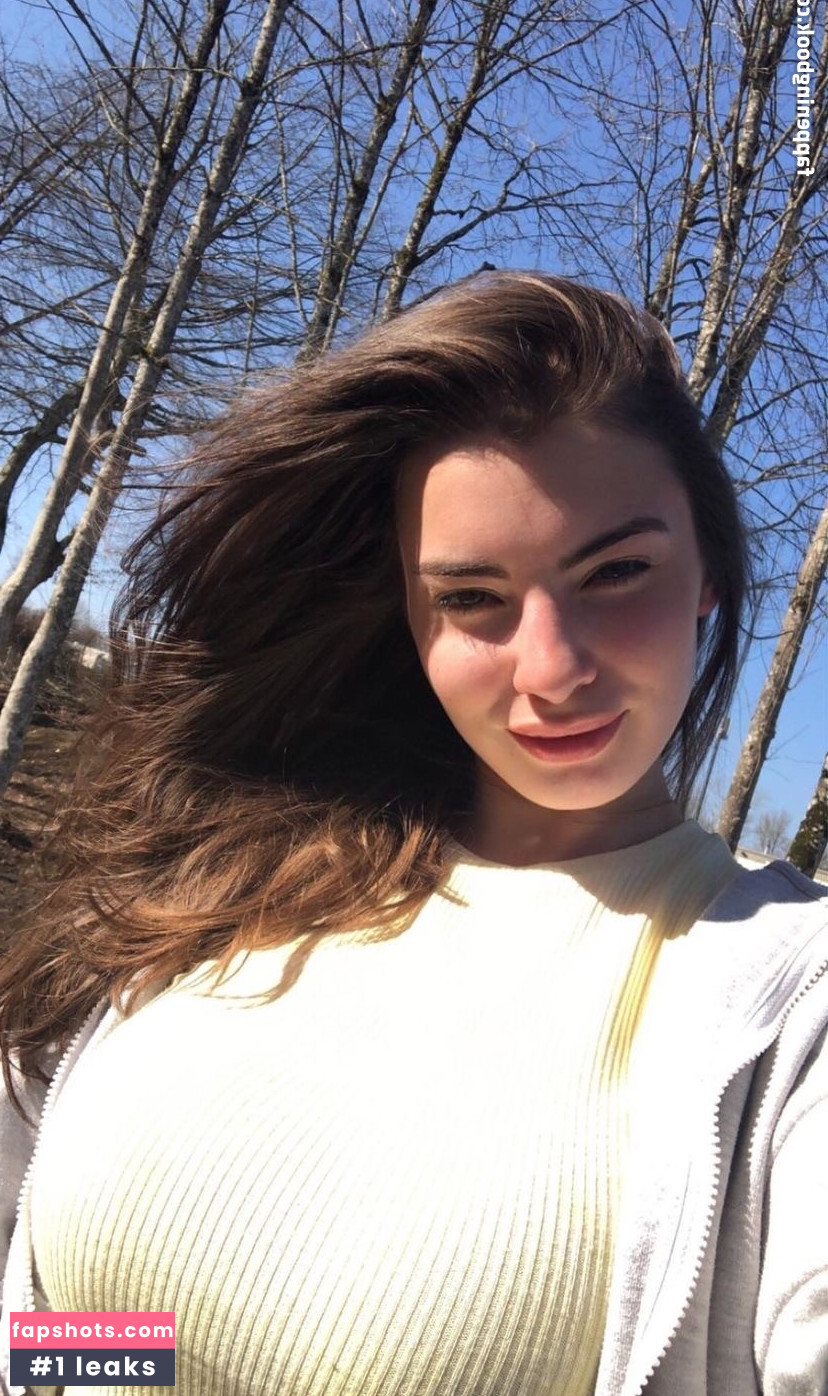 Fiona gallery photo #9