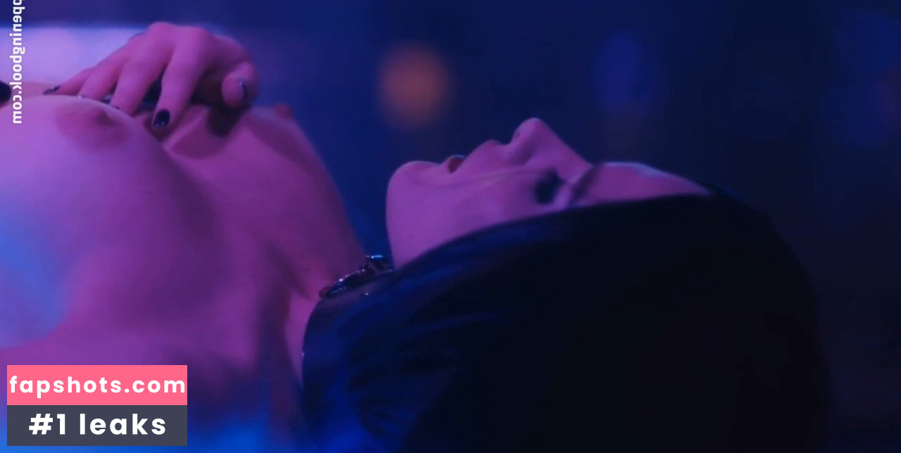 Fiorella Mattheis nude babe gallery