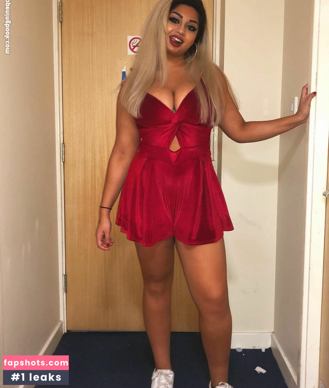 Fit Pakistani nude babe gallery