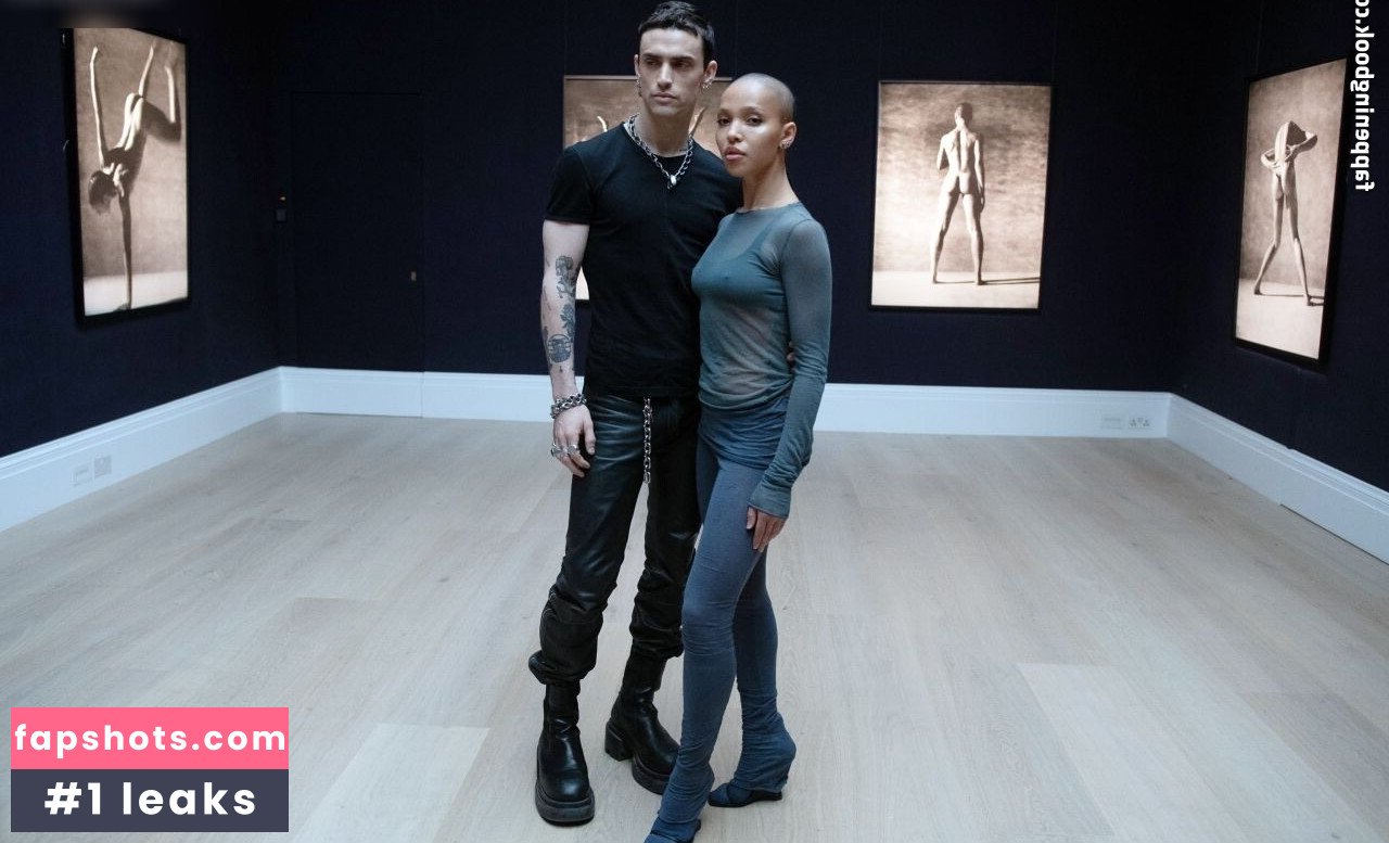 FKA twigs gallery photo #106