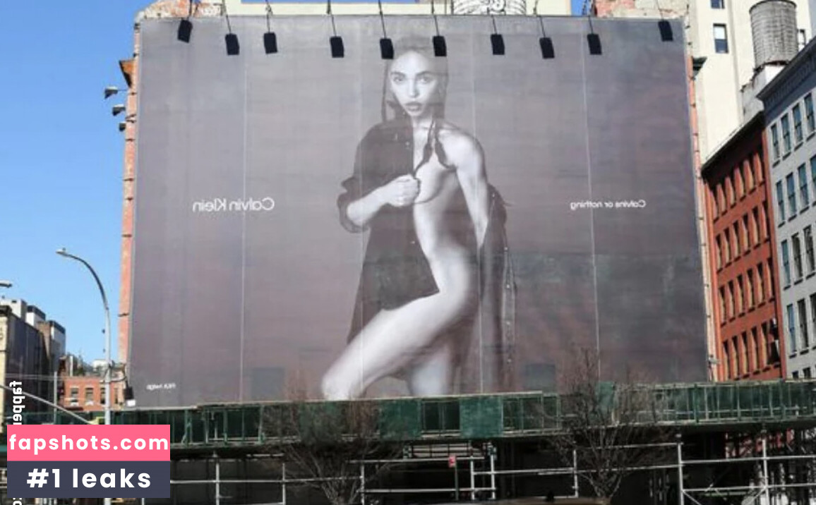 FKA twigs gallery photo #12