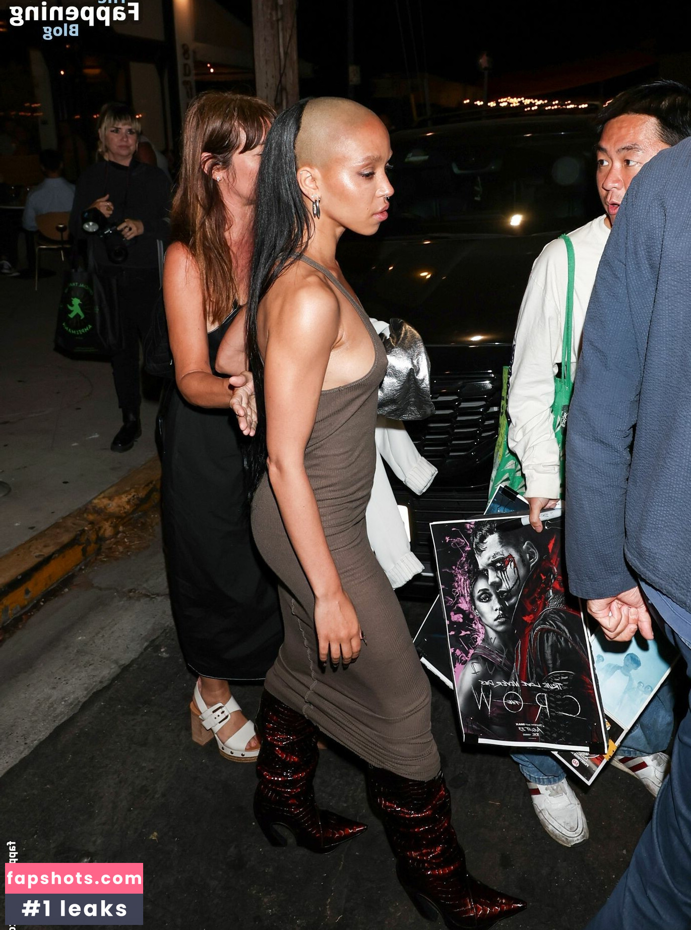 FKA twigs gallery photo #117