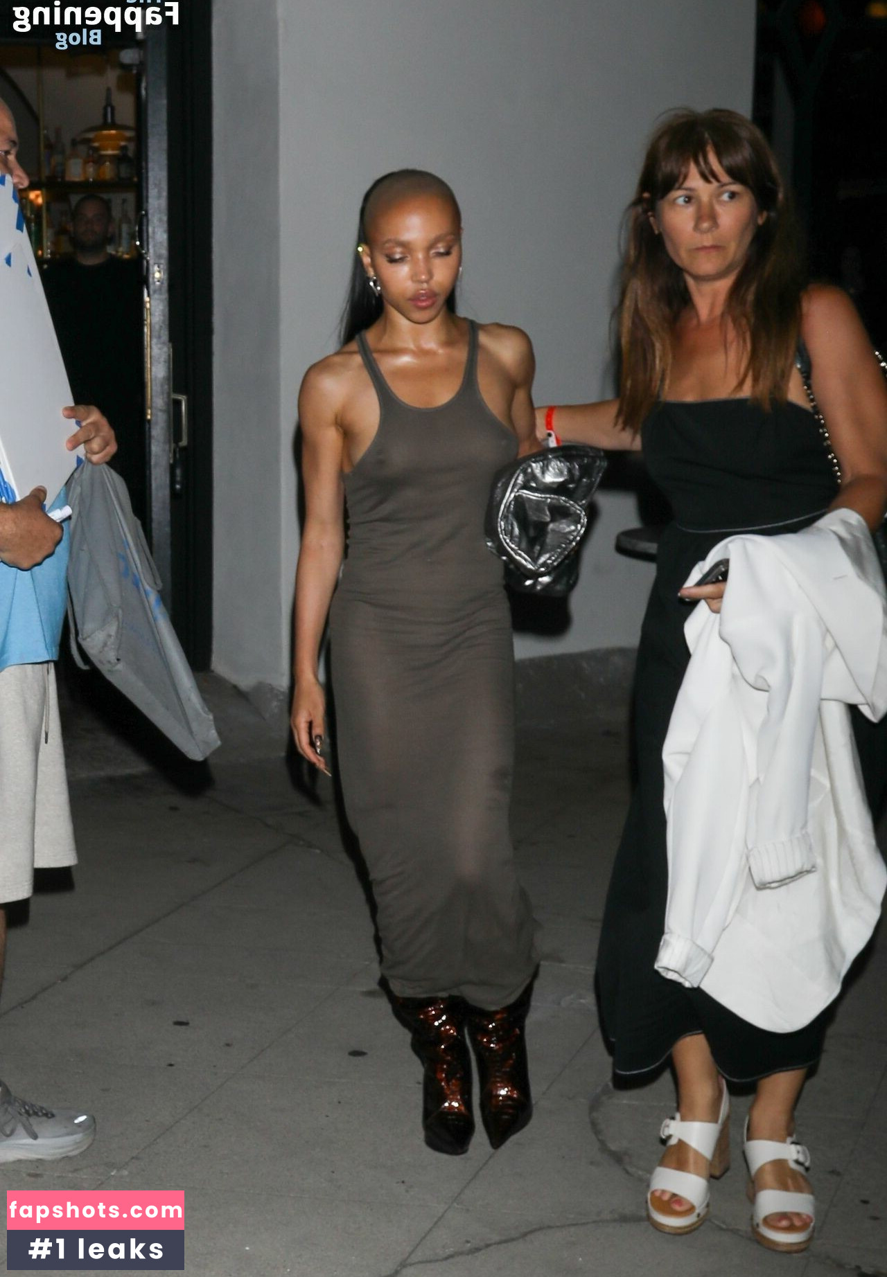 FKA twigs gallery photo #123