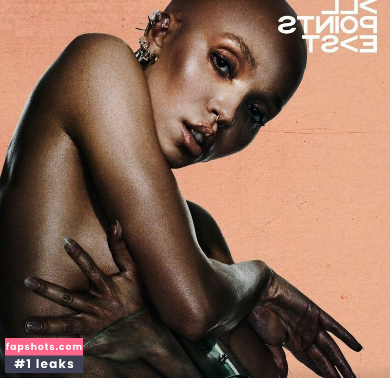 FKA twigs gallery photo #14