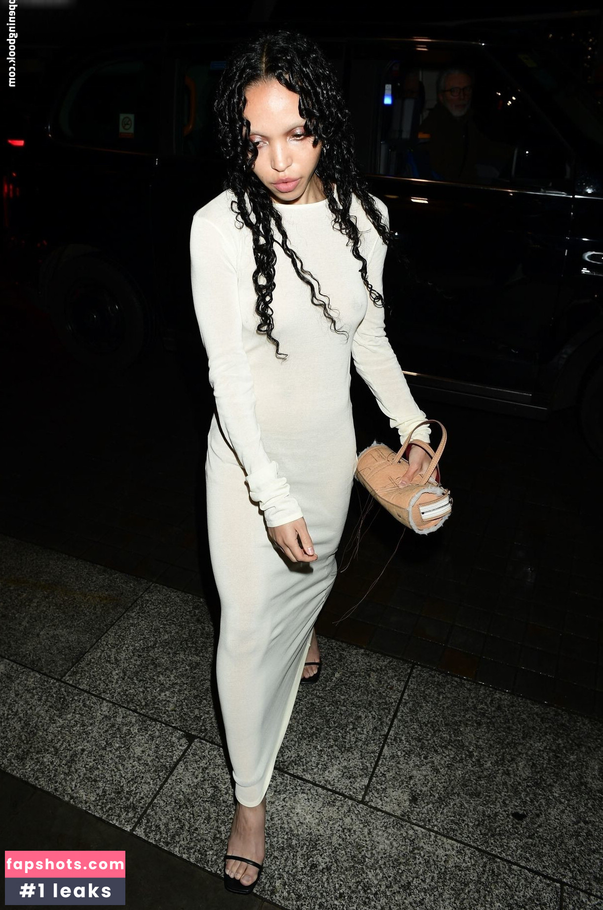 FKA twigs gallery photo #135