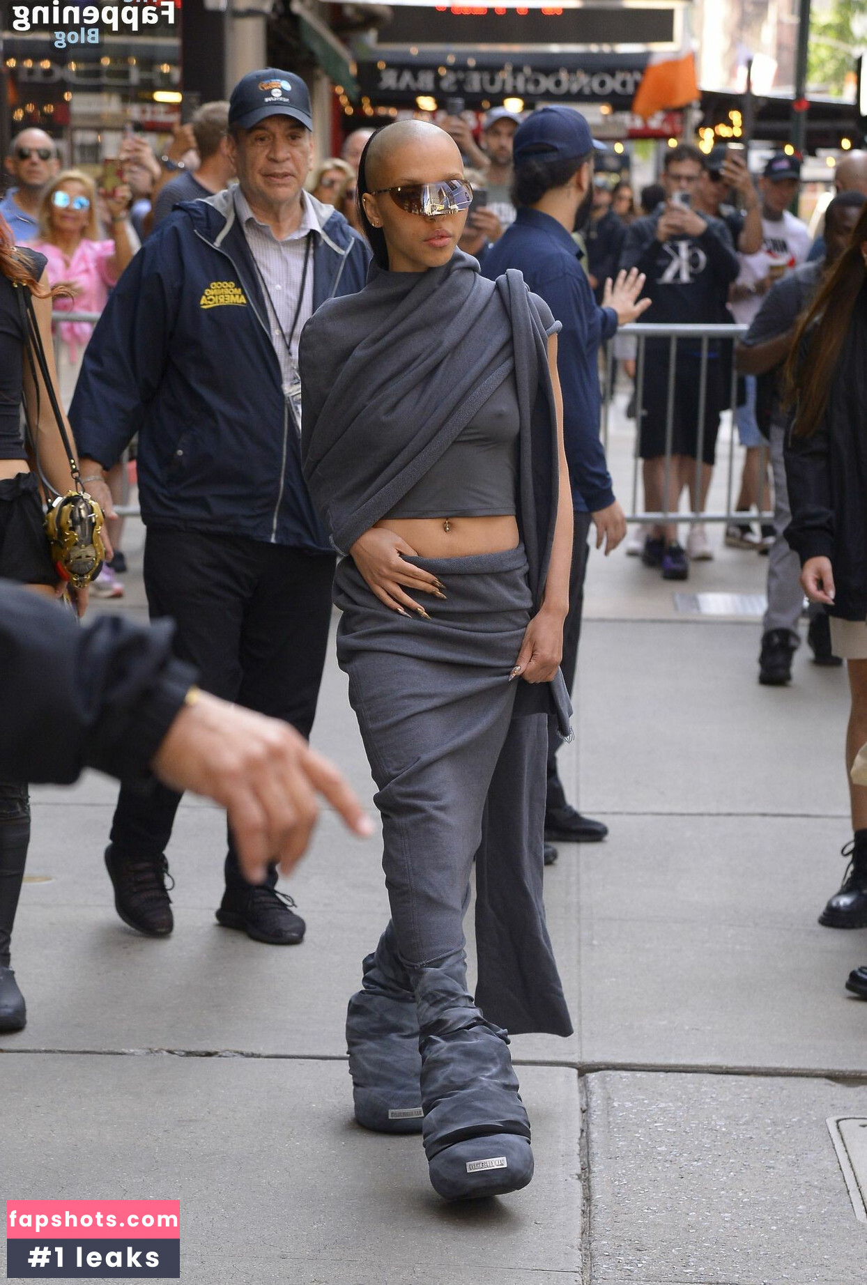 FKA twigs gallery photo #140