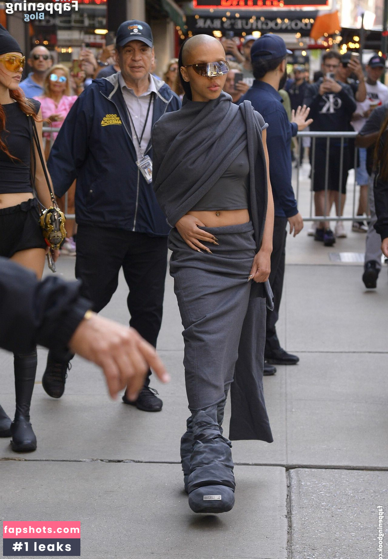 FKA twigs gallery photo #141