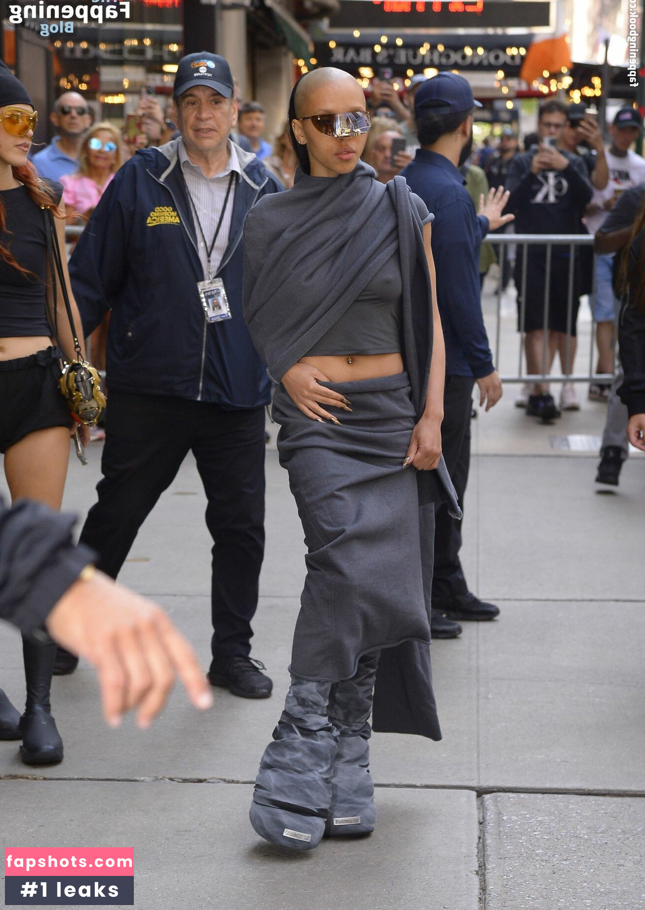 FKA twigs gallery photo #142