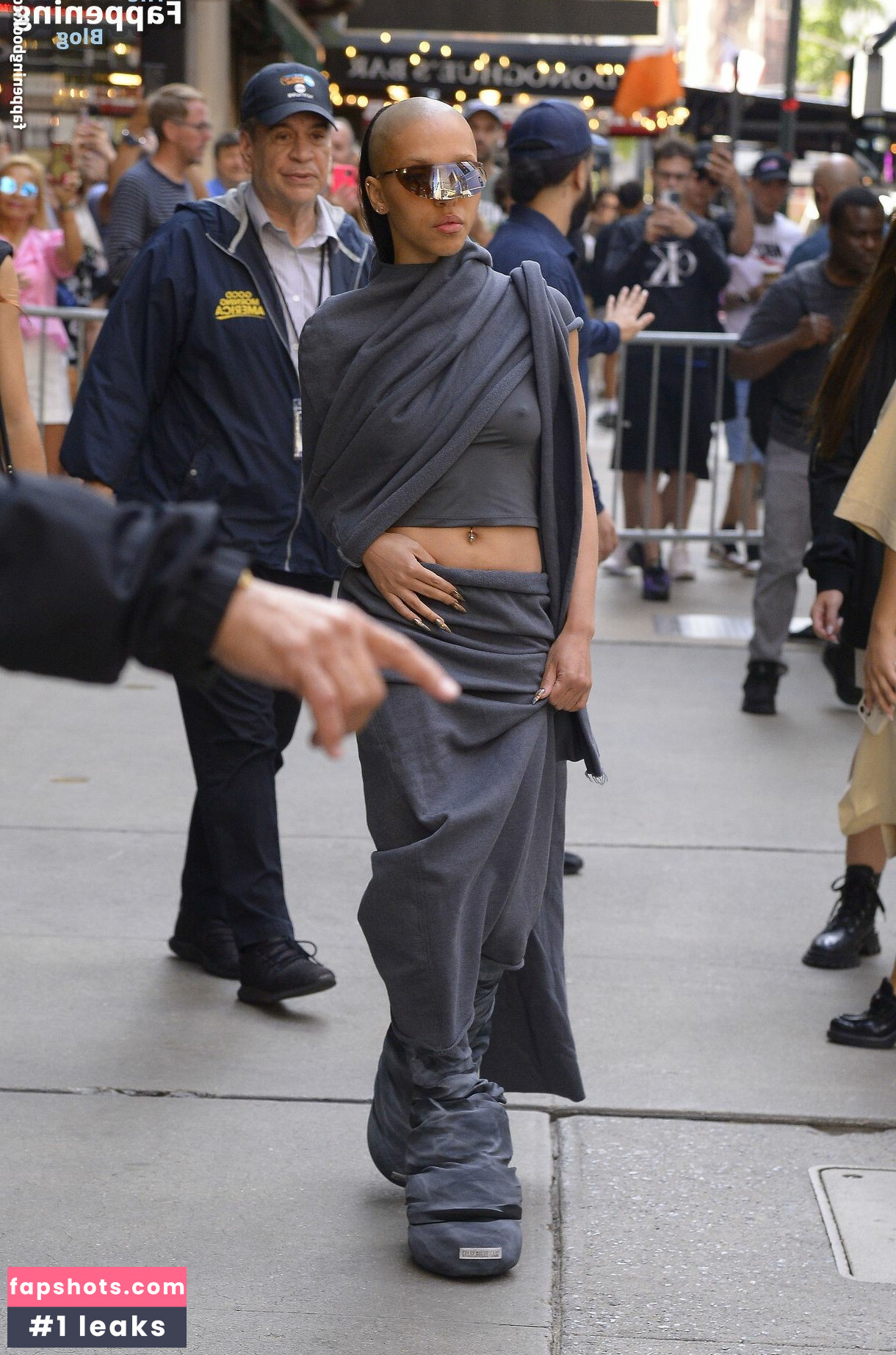 FKA twigs gallery photo #144