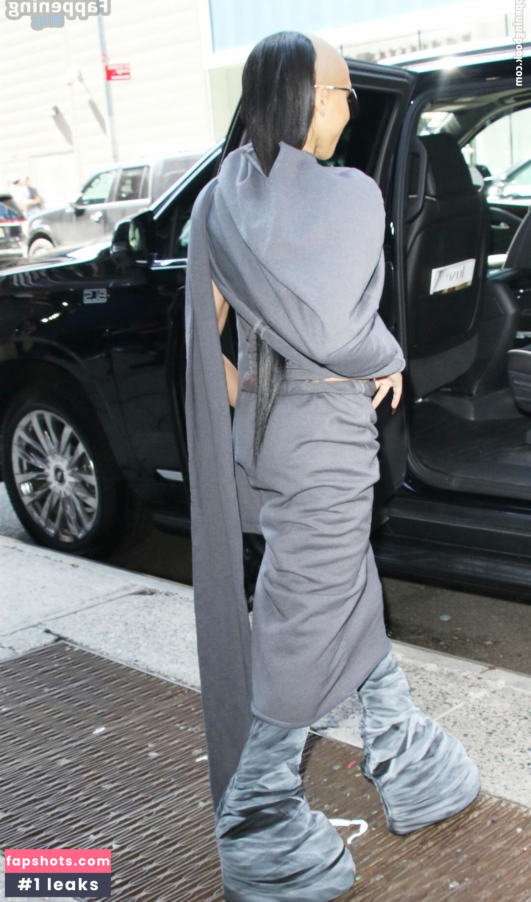 FKA twigs gallery photo #153