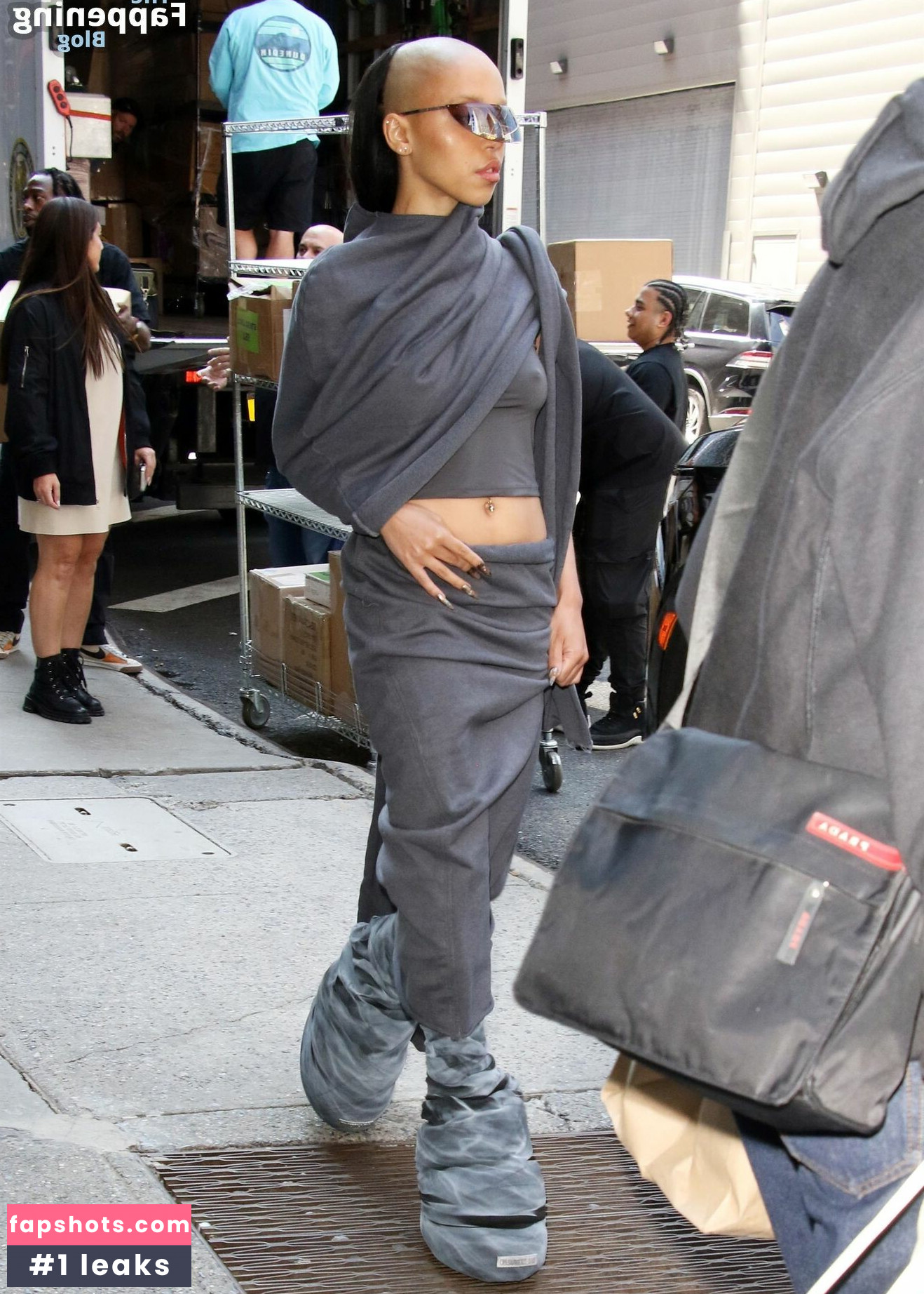 FKA twigs gallery photo #155