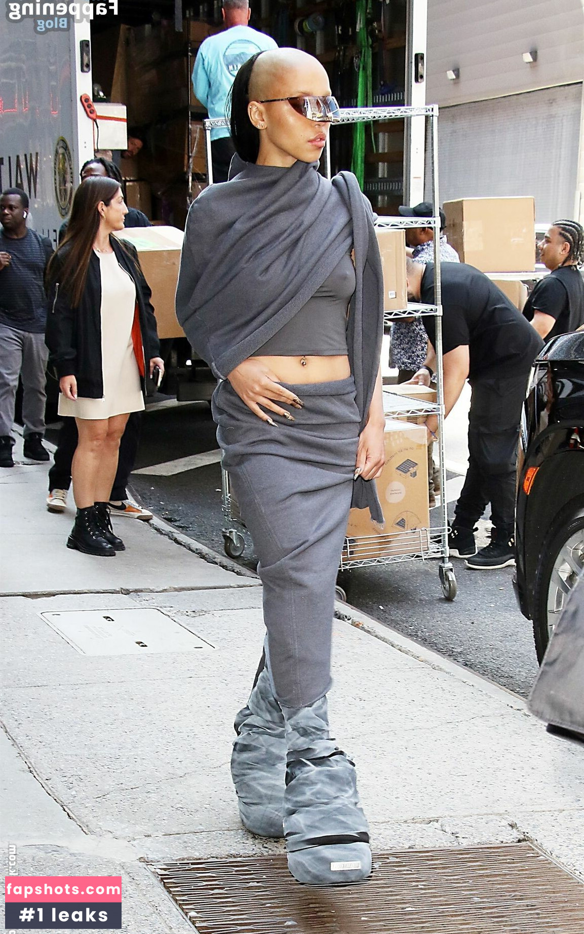 FKA twigs gallery photo #156