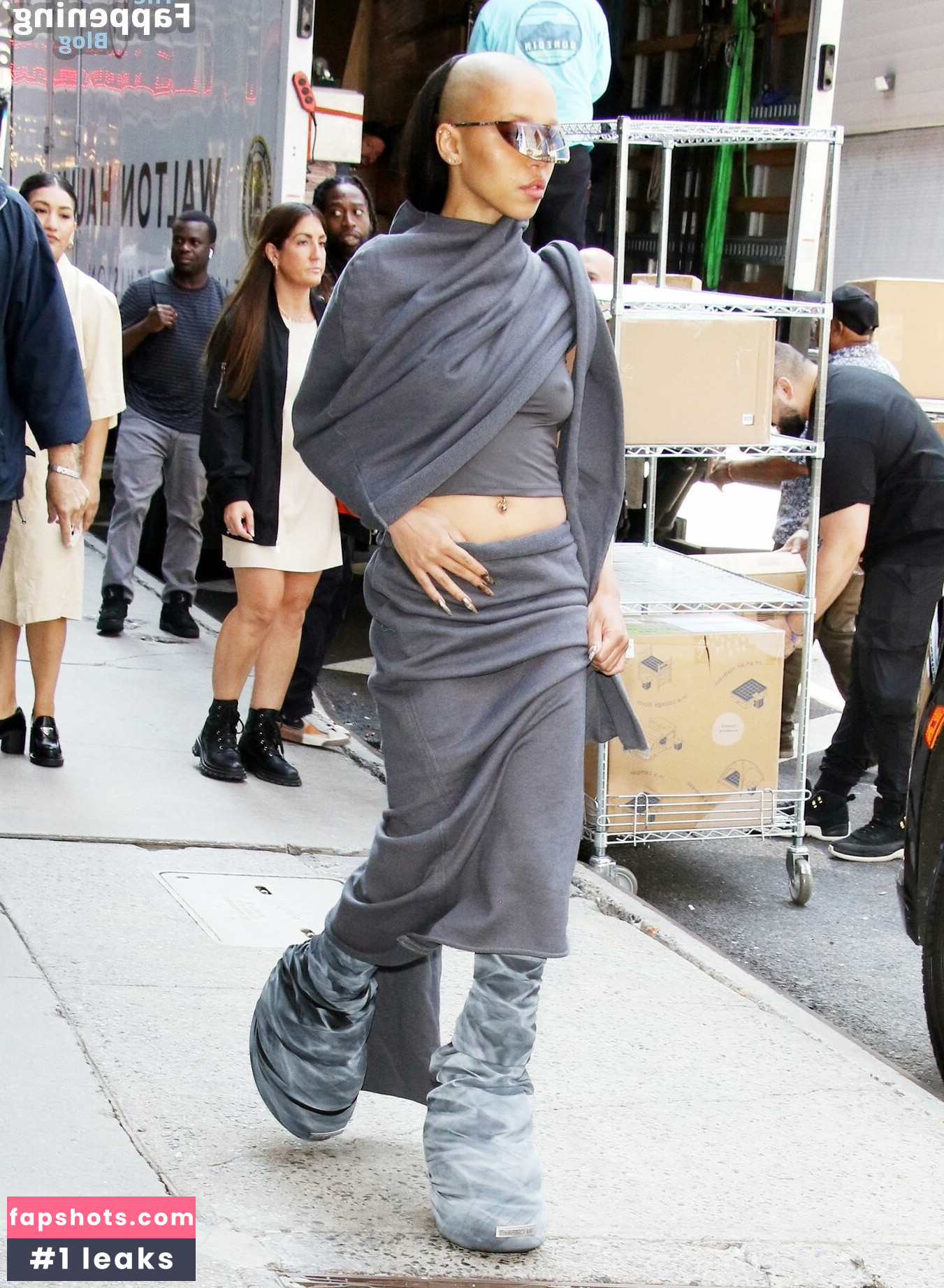 FKA twigs gallery photo #157