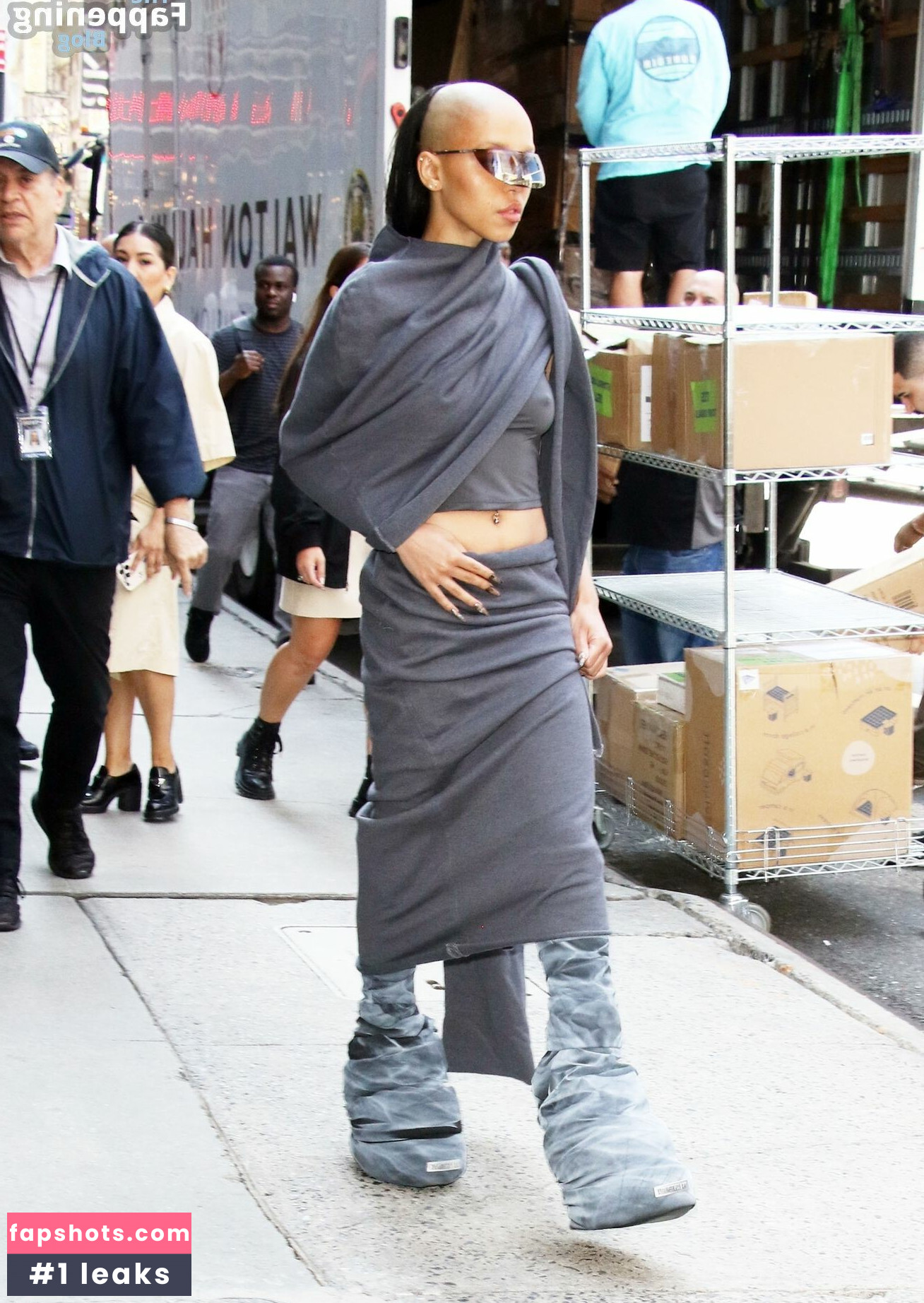 FKA twigs gallery photo #158