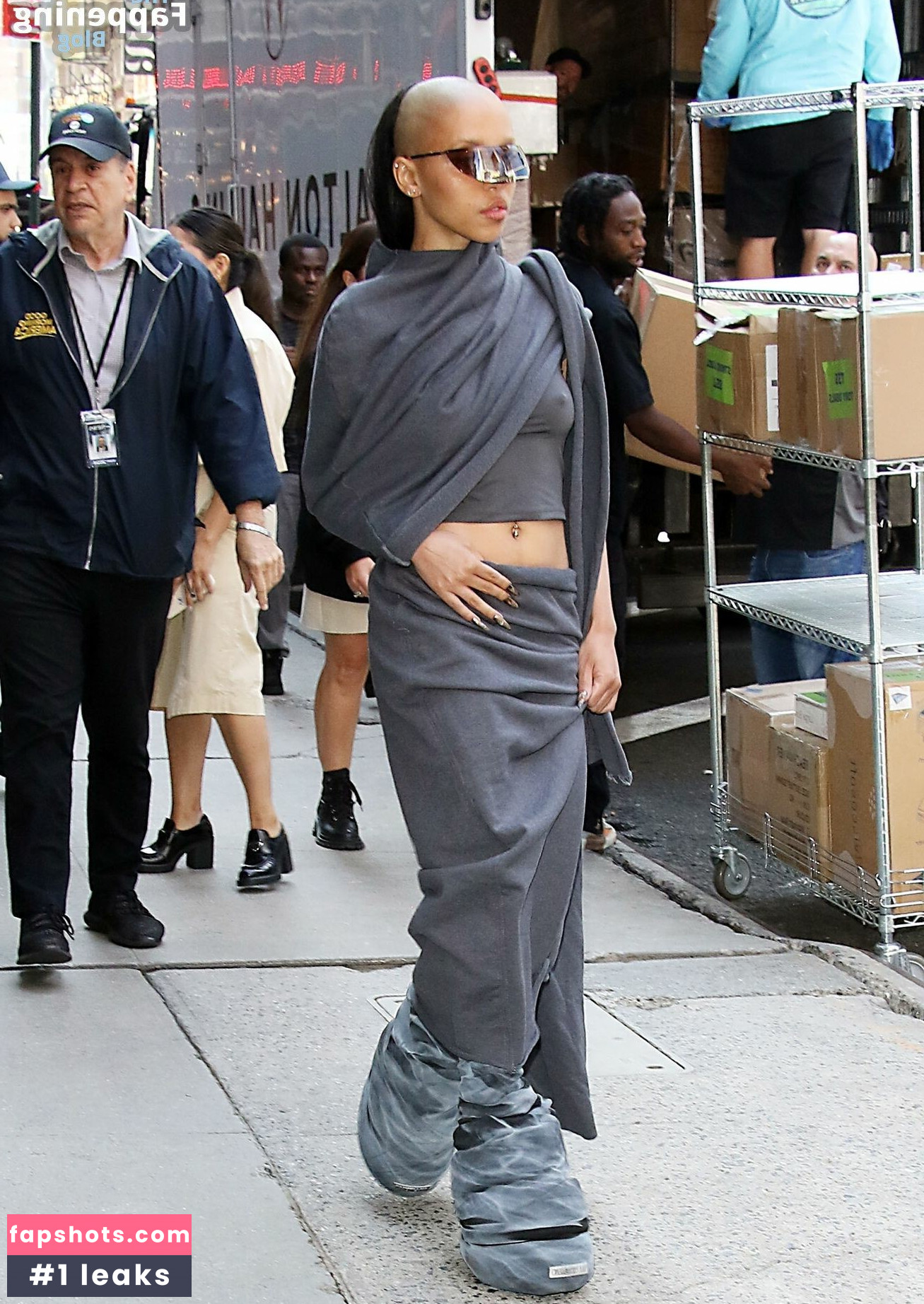 FKA twigs gallery photo #159