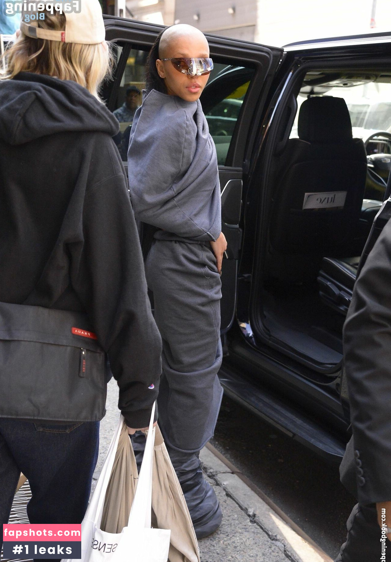 FKA twigs gallery photo #160