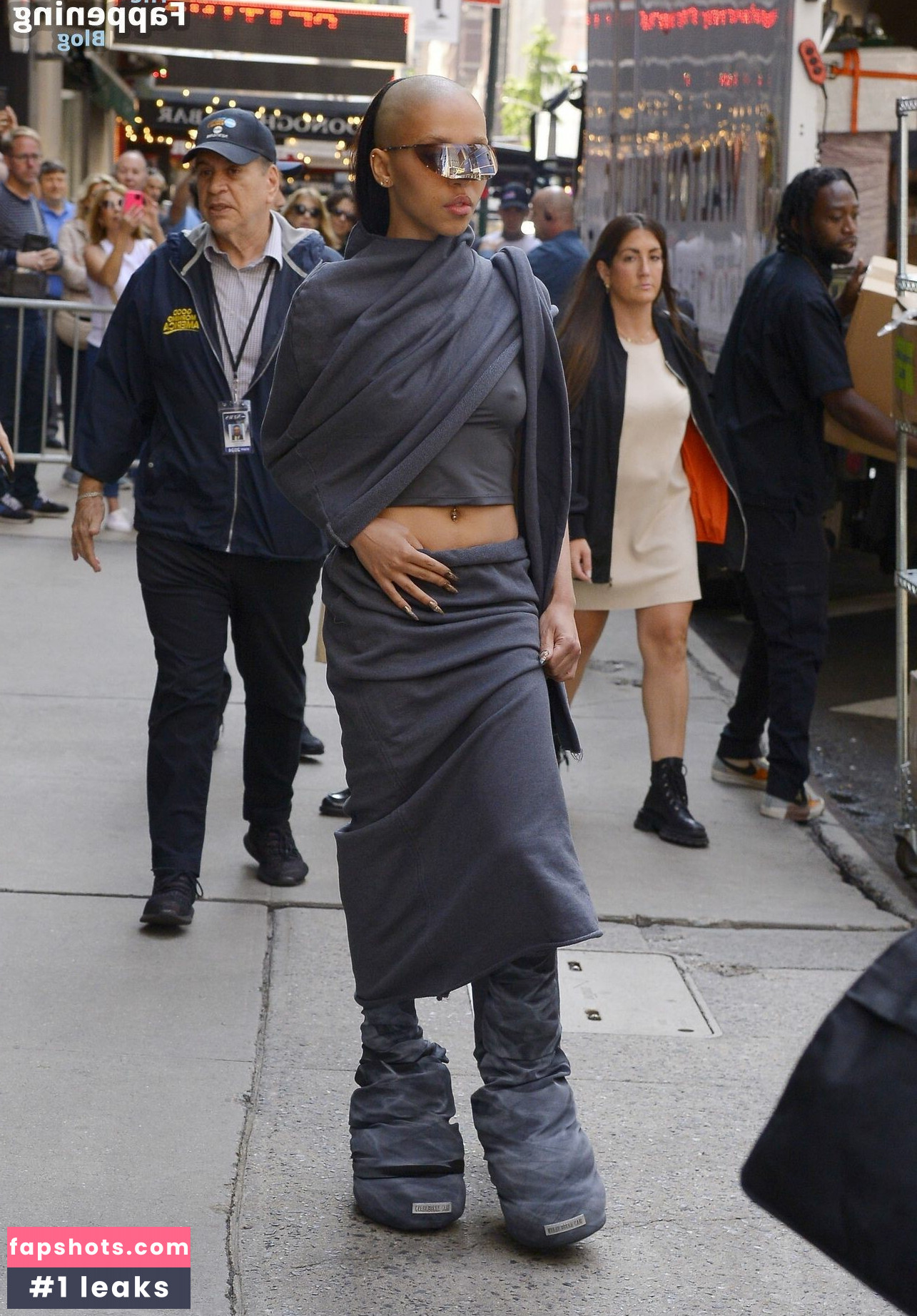 FKA twigs gallery photo #161