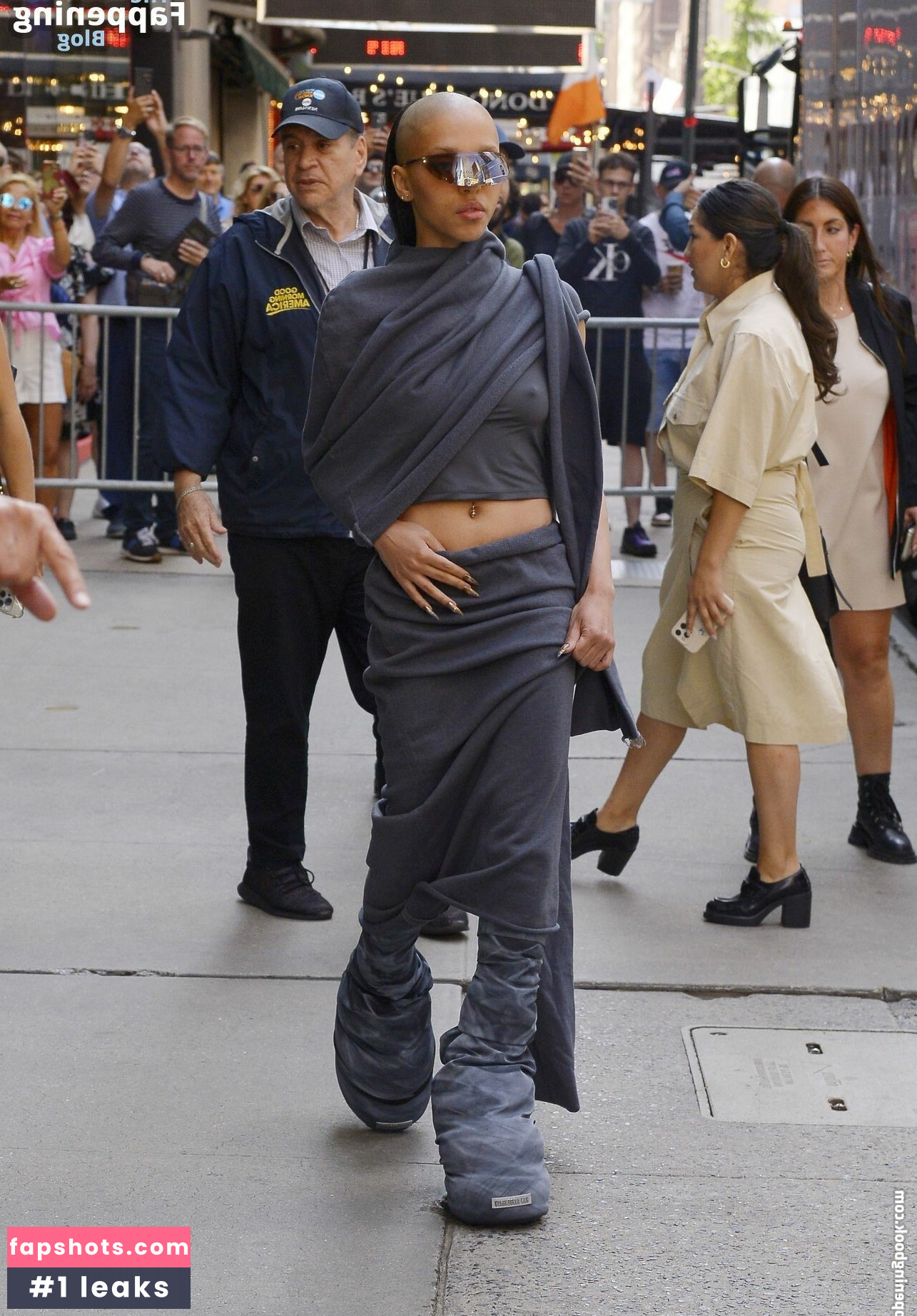 FKA twigs gallery photo #162