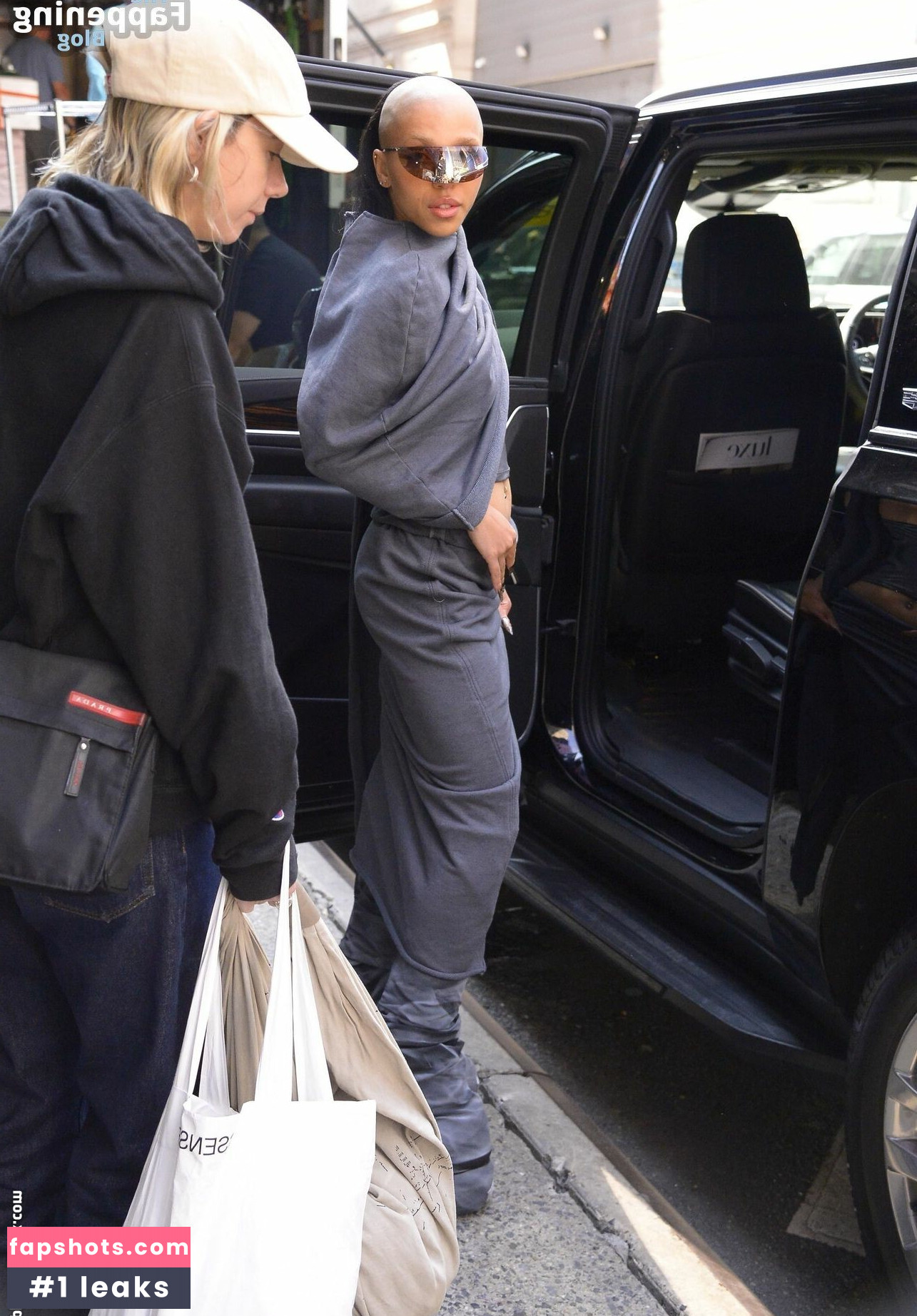 FKA twigs gallery photo #164