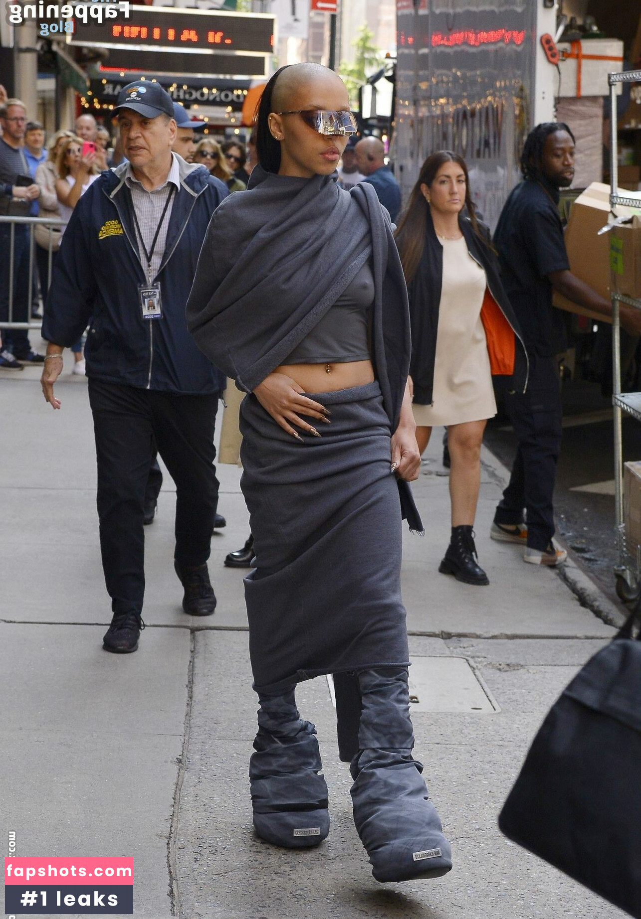 FKA twigs gallery photo #165