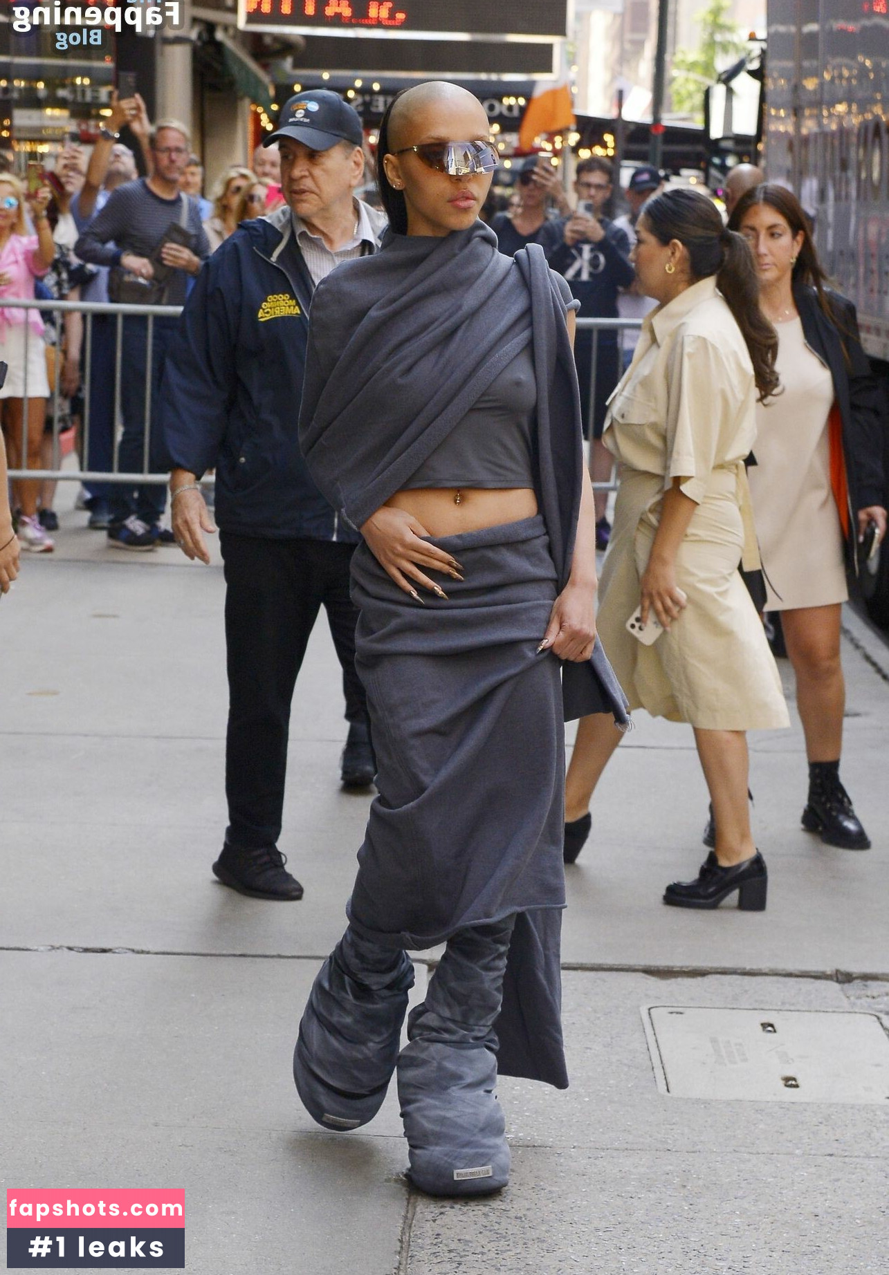 FKA twigs gallery photo #167