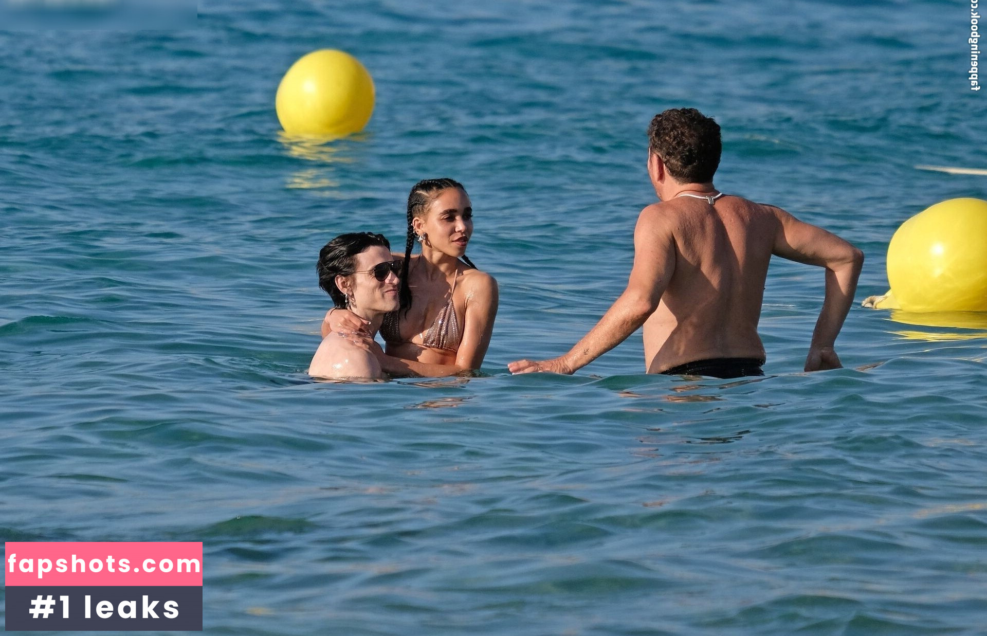 FKA twigs gallery photo #171