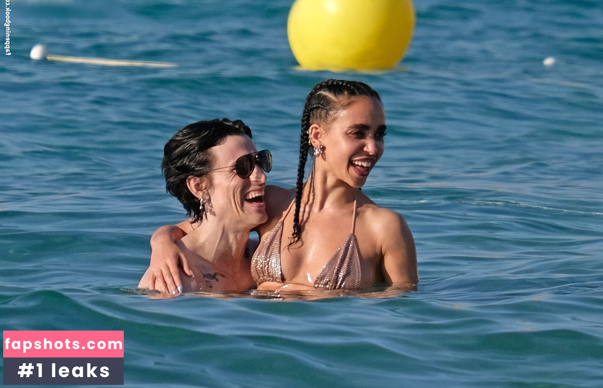 FKA twigs gallery photo #172