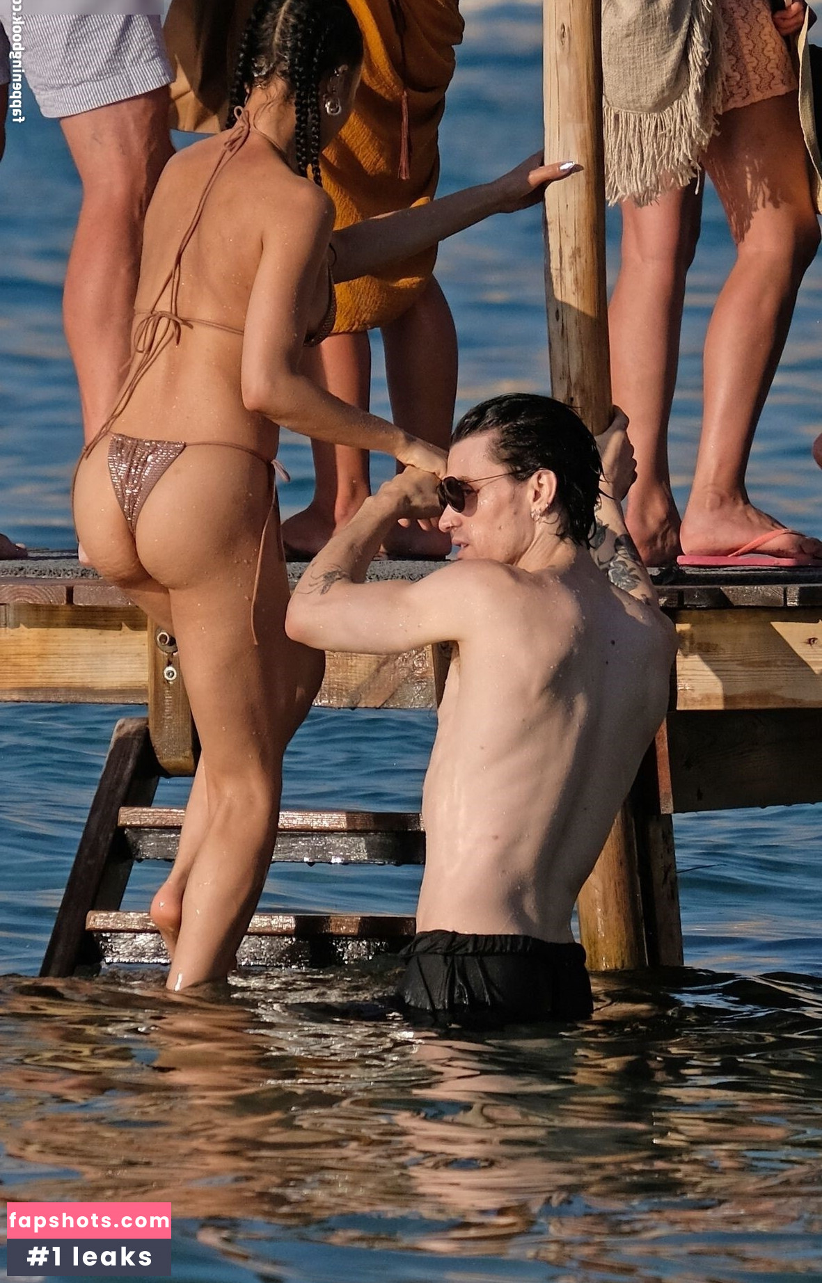 FKA twigs gallery photo #175