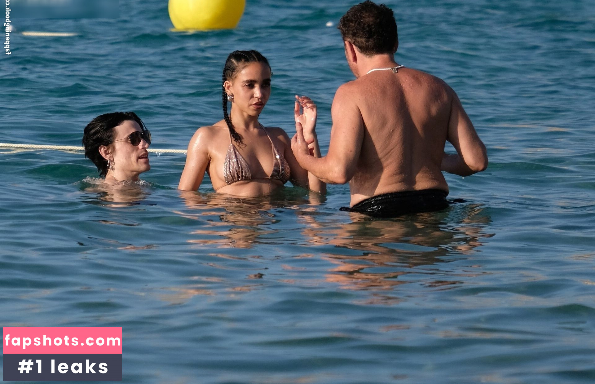 FKA twigs gallery photo #179