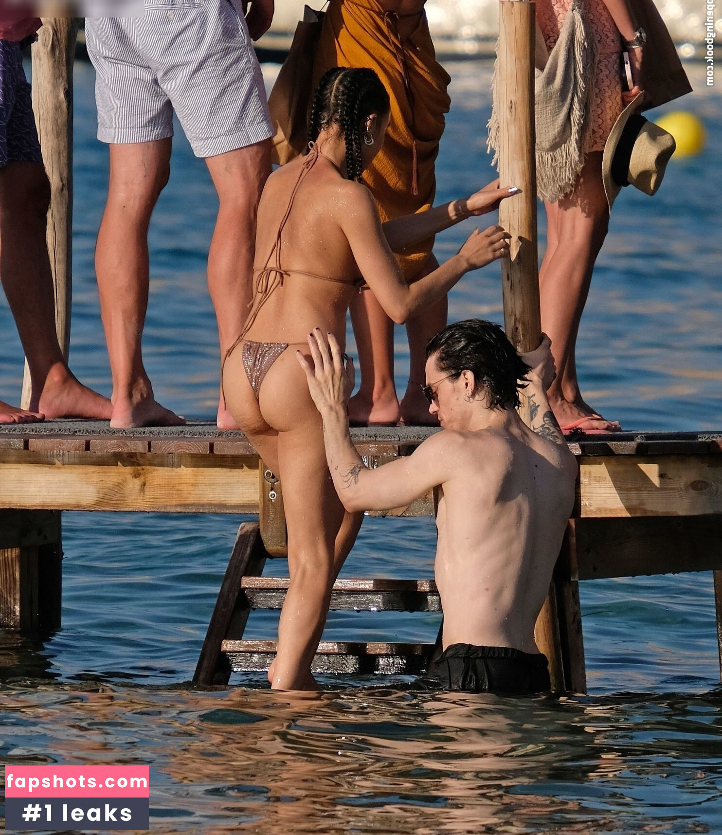 FKA twigs gallery photo #181