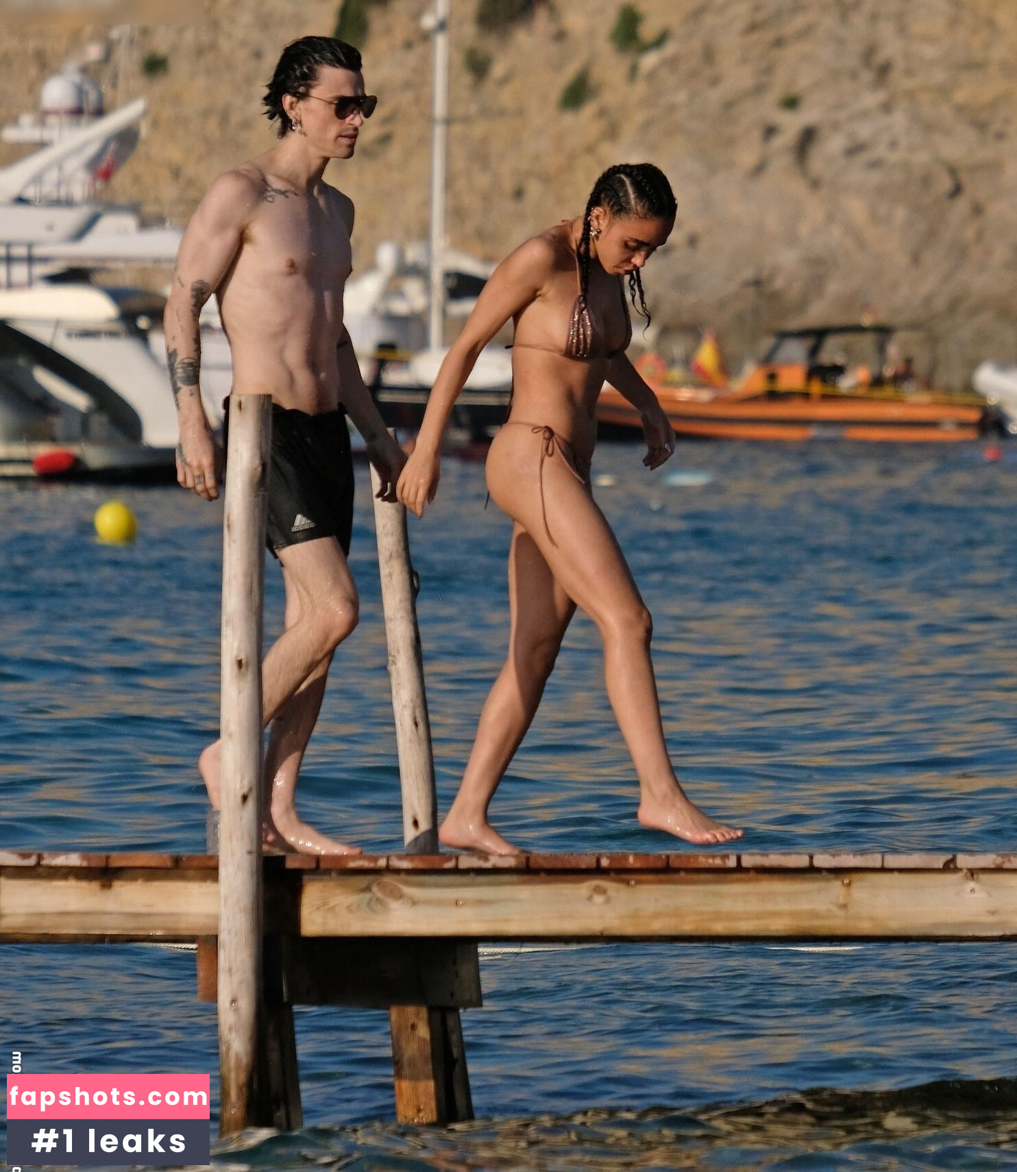 FKA twigs gallery photo #182